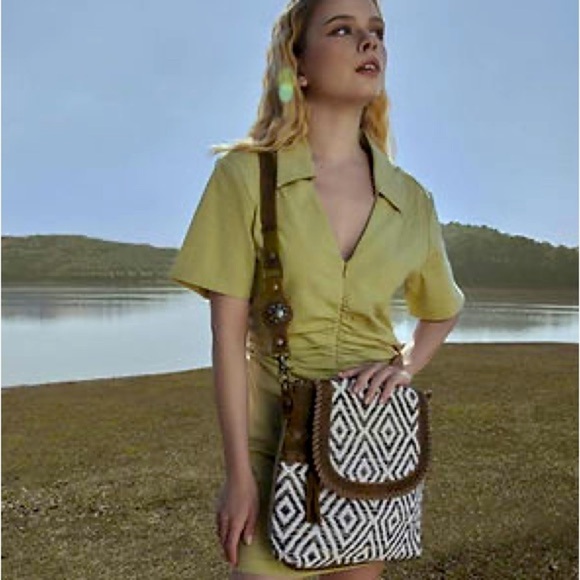 Myra Saddle,Crossbody Bag,Cowhide Leather,Canvas,tribal rug,prairie,cottage core - Picture 1 of 7